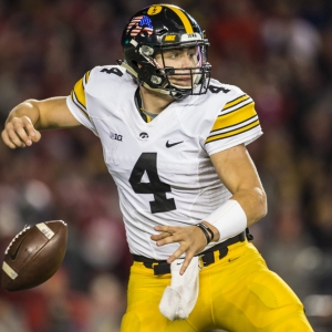 Iowa Hawkeyes quarterback Nate Stanley