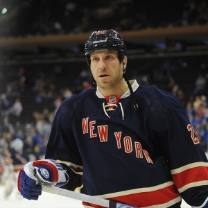 New York Rangers right wing Ryane Clowe