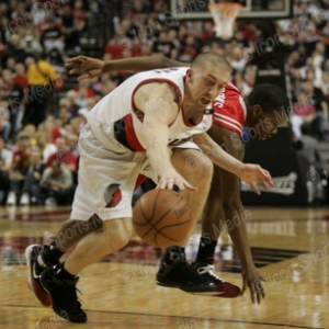 Steve Blake and Aaron Brooks battle for a loose ball in Game 1 of their 2009 playoffs series.
