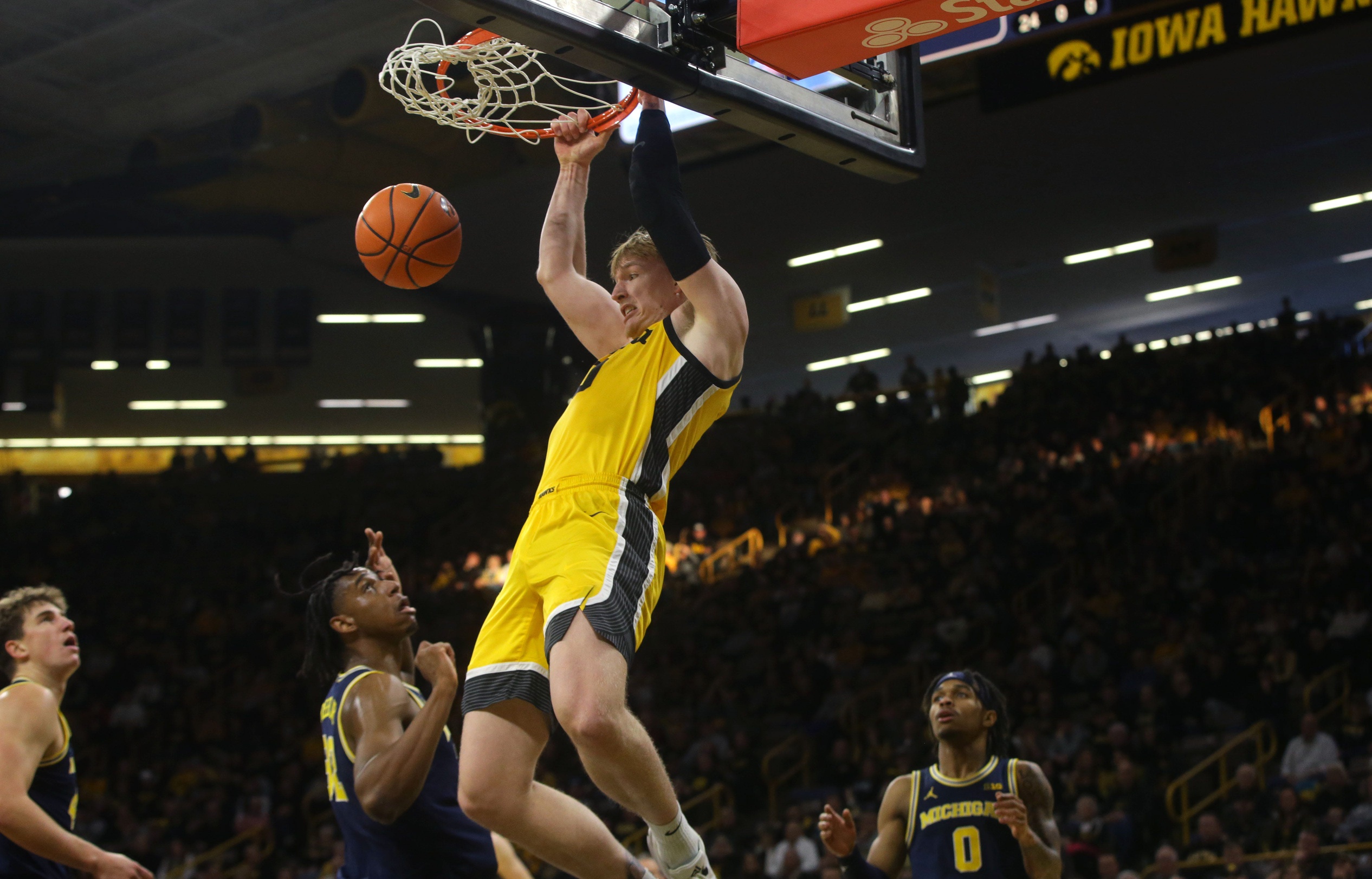 college basketball picks Even Brauns Iowa Hawkeyes predictions best bet odds