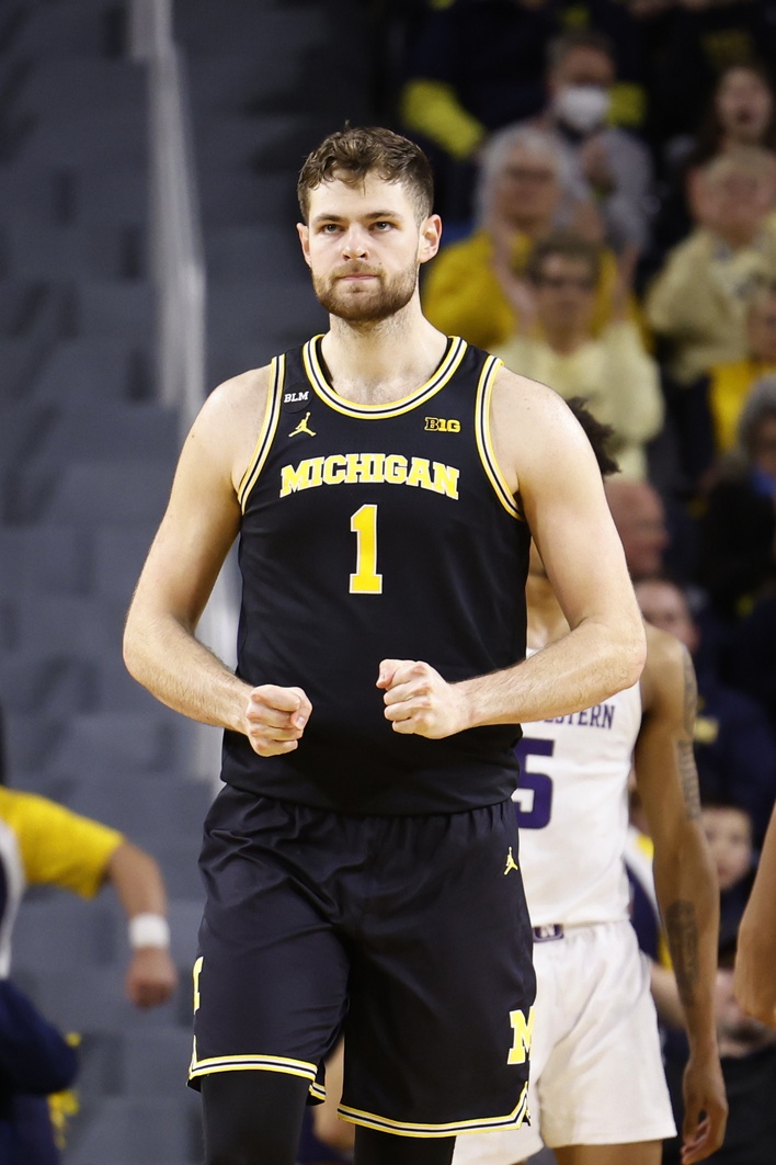 college basketball picks Hunter Dickinson Michigan Wolverines predictions best bet odds