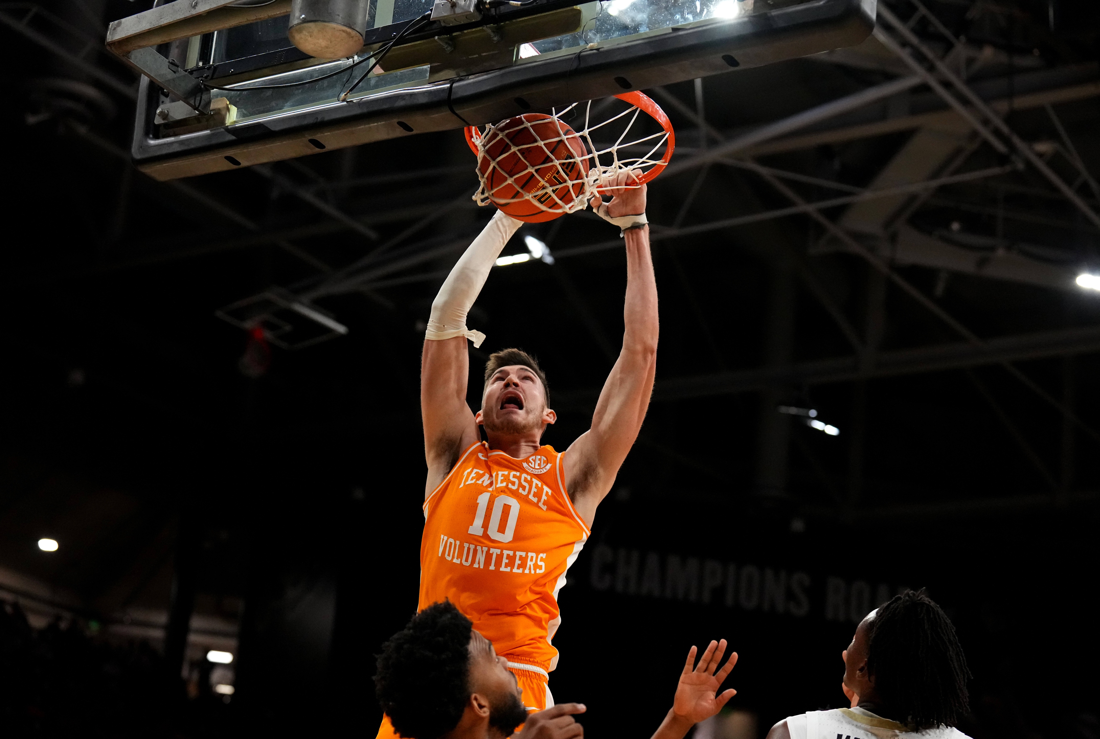 college basketball picks John Fulkerson Tennessee Volunteers predictions best bet odds
