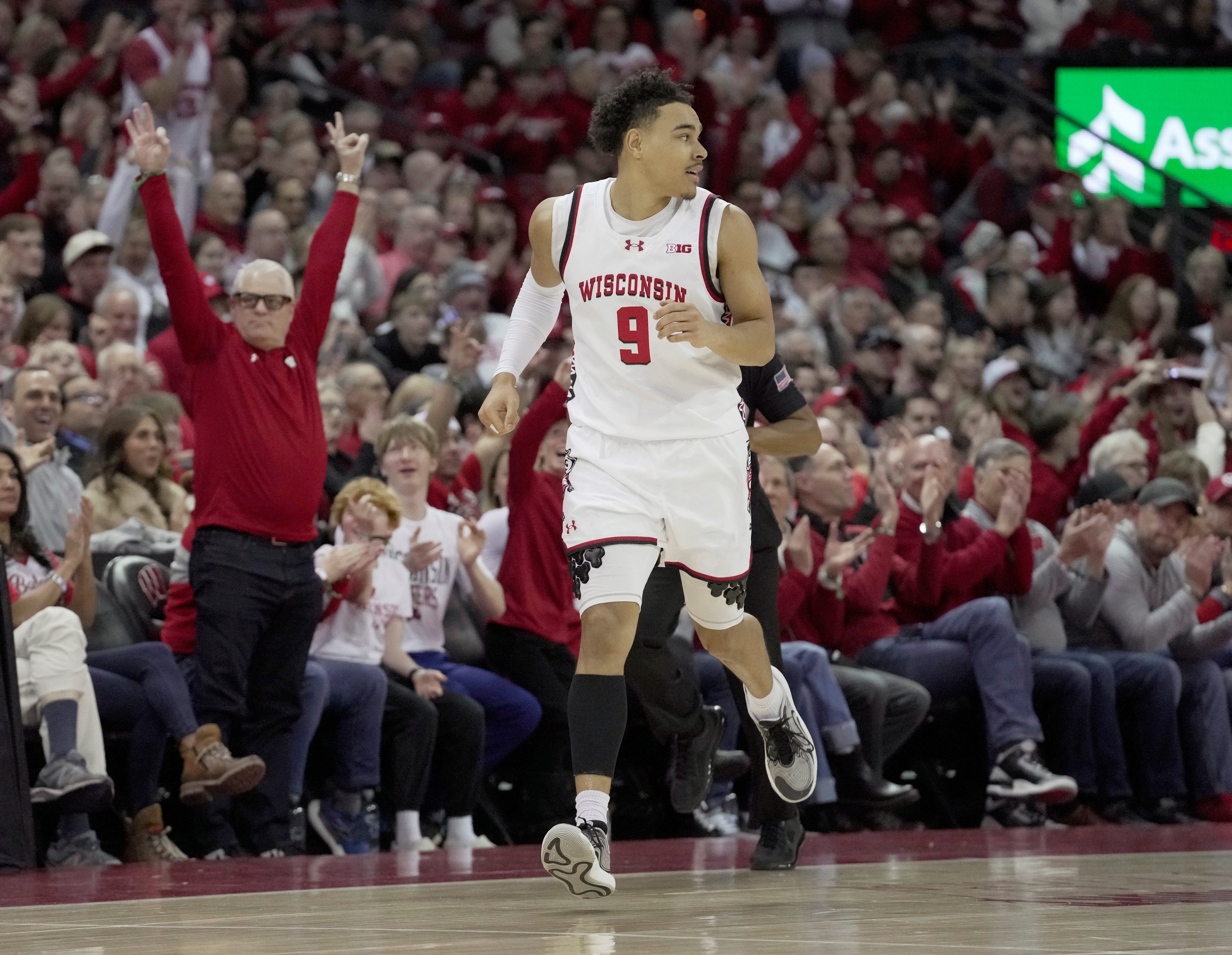college basketball picks John Tonje Wisconsin Badgers predictions best bet odds