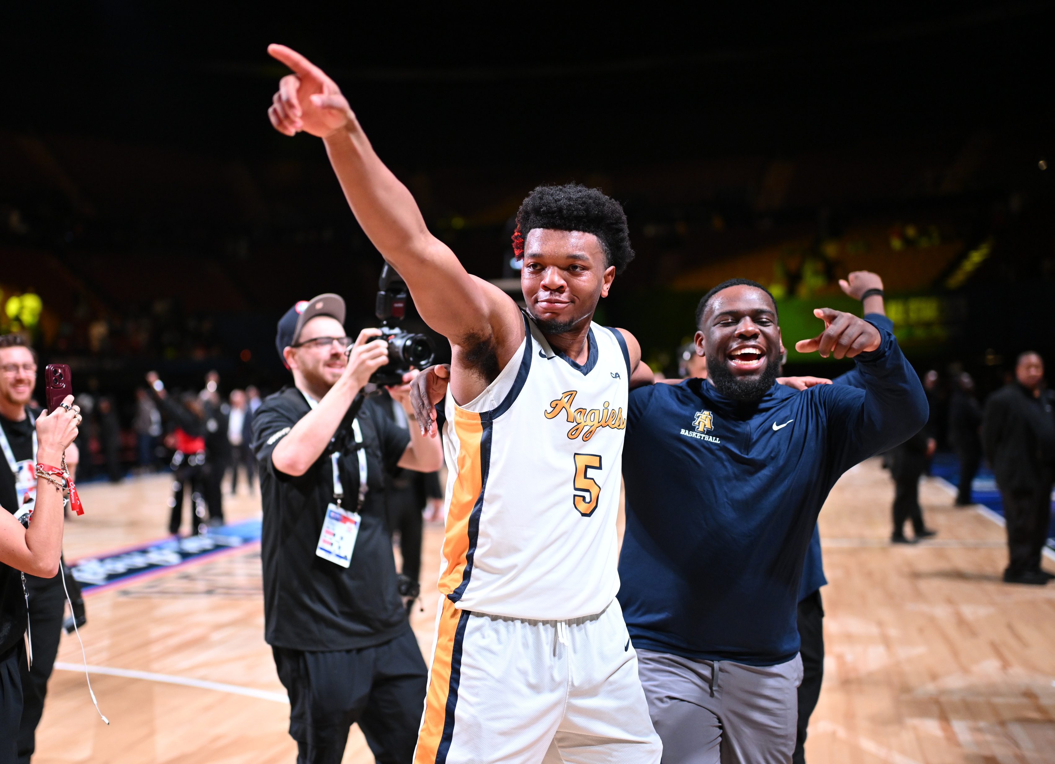 college basketball picks Lewis Walker North Carolina A T Aggies predictions best bet odds