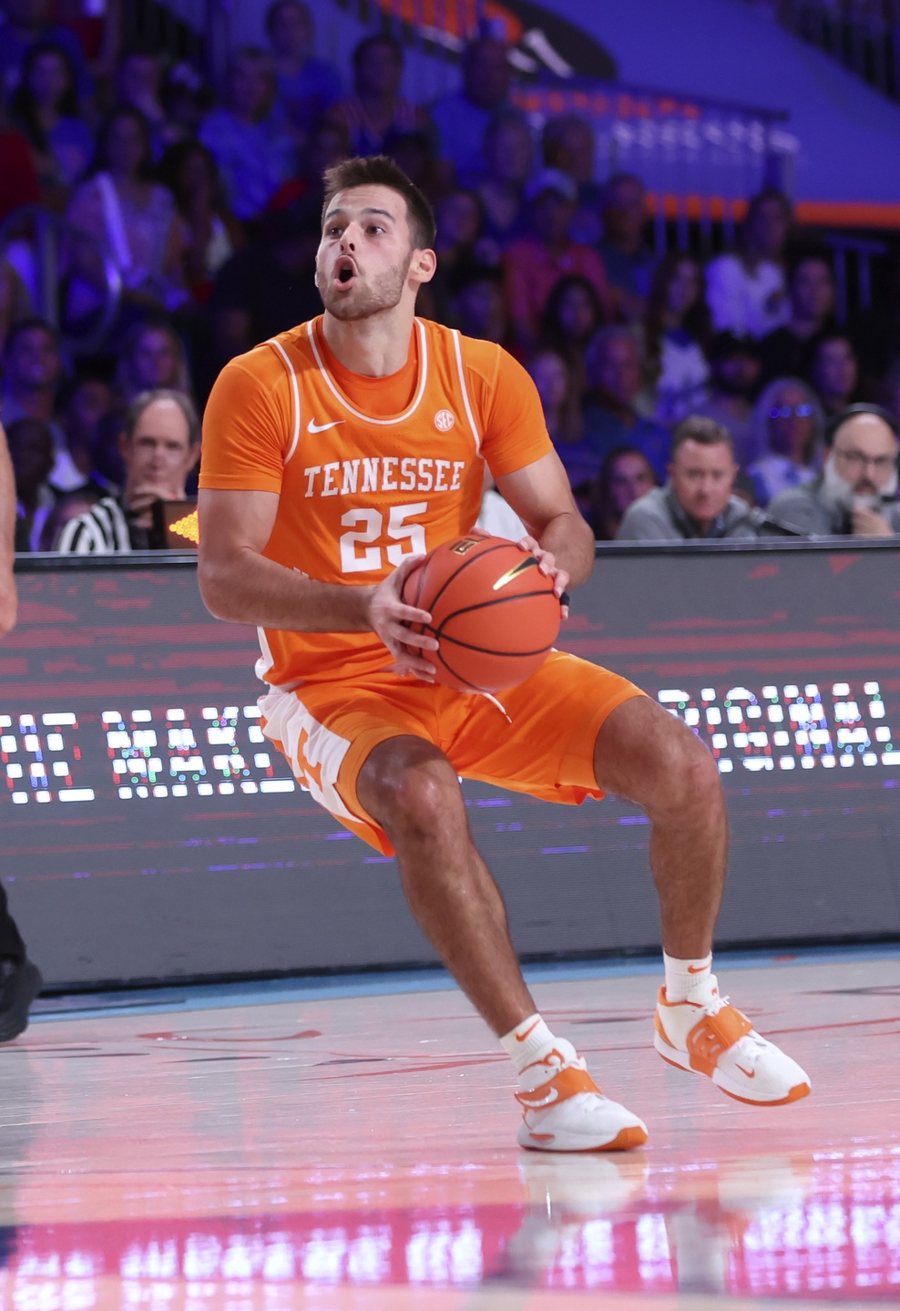 college basketball picks Santiago Vescovi Tennessee Volunteers predictions best bet odds