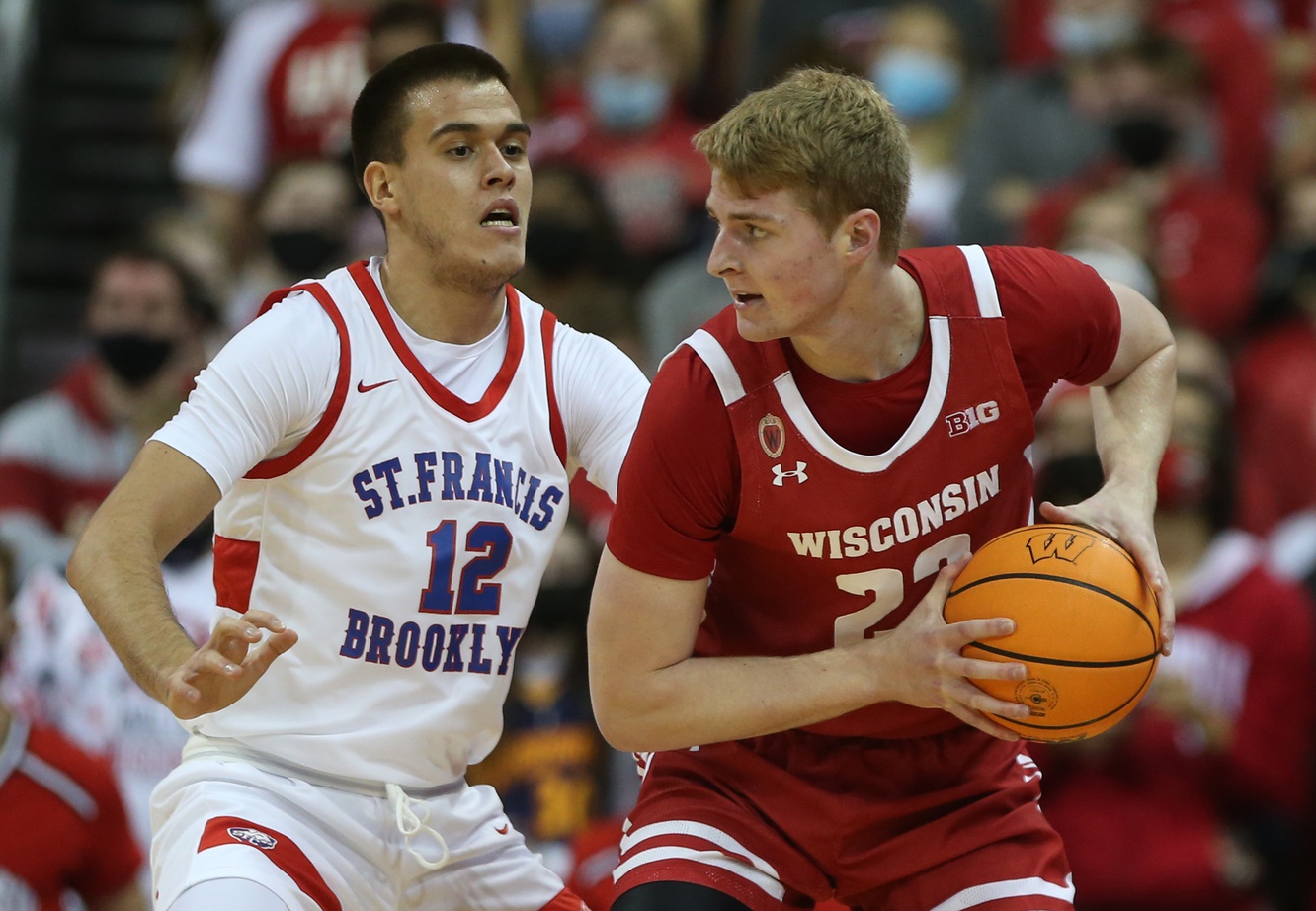 college basketball picks Steven Crowl Wisconsin Badgers predictions best bet odds