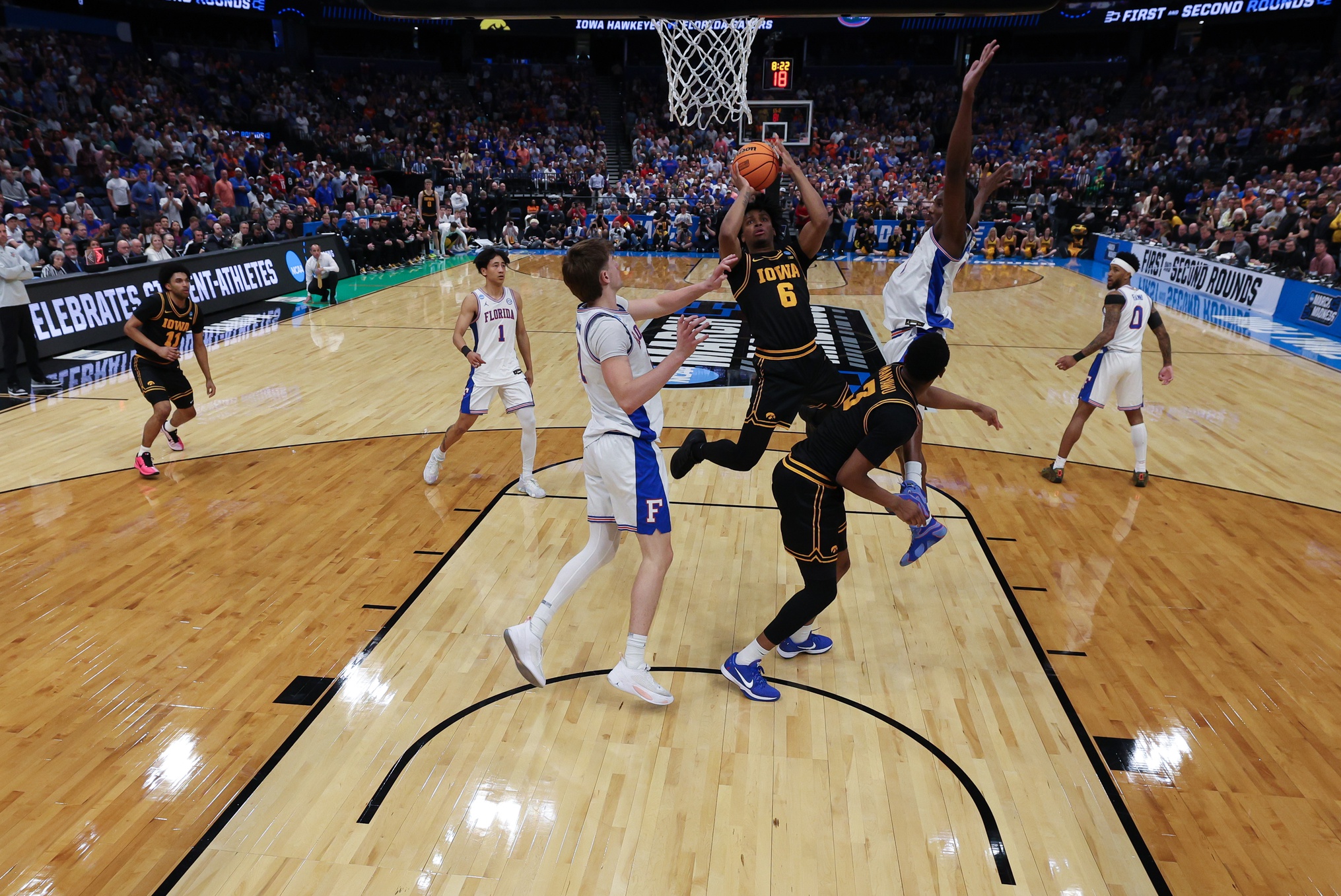 college basketball picks Tavion Banks Iowa Hawkeyes predictions best bet odds