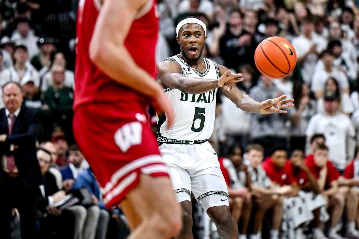 college basketball picks Tre Holloman Michigan State Spartans predictions best bet odds