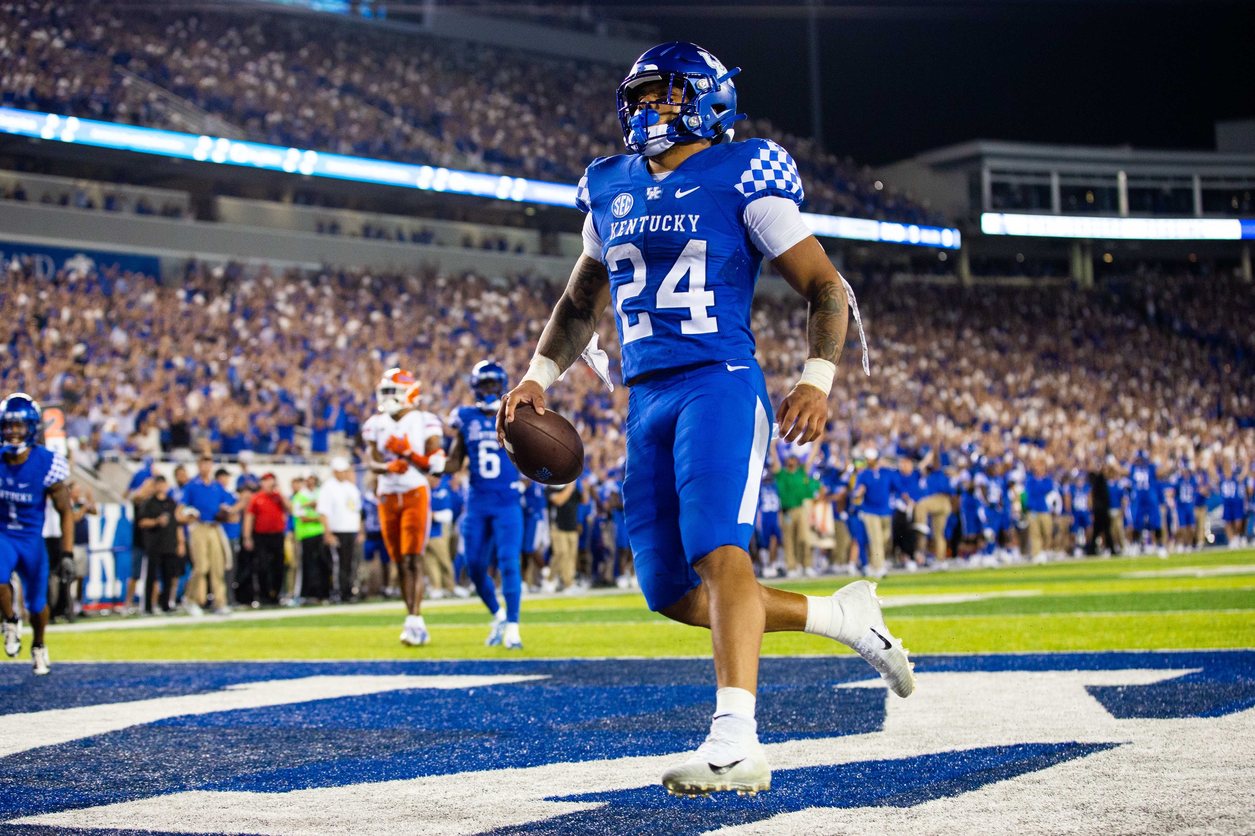 college football picks Chris Rodriguez kentucky wildcats predictions best bet odds