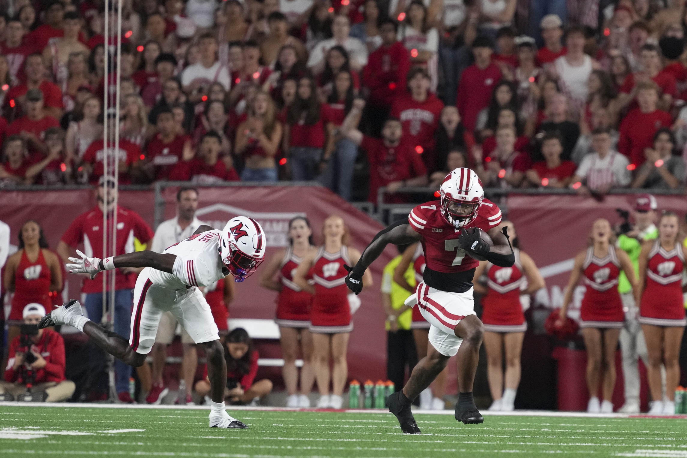 college football picks Dilin Jones Wisconsin Badgers predictions best bet odds
