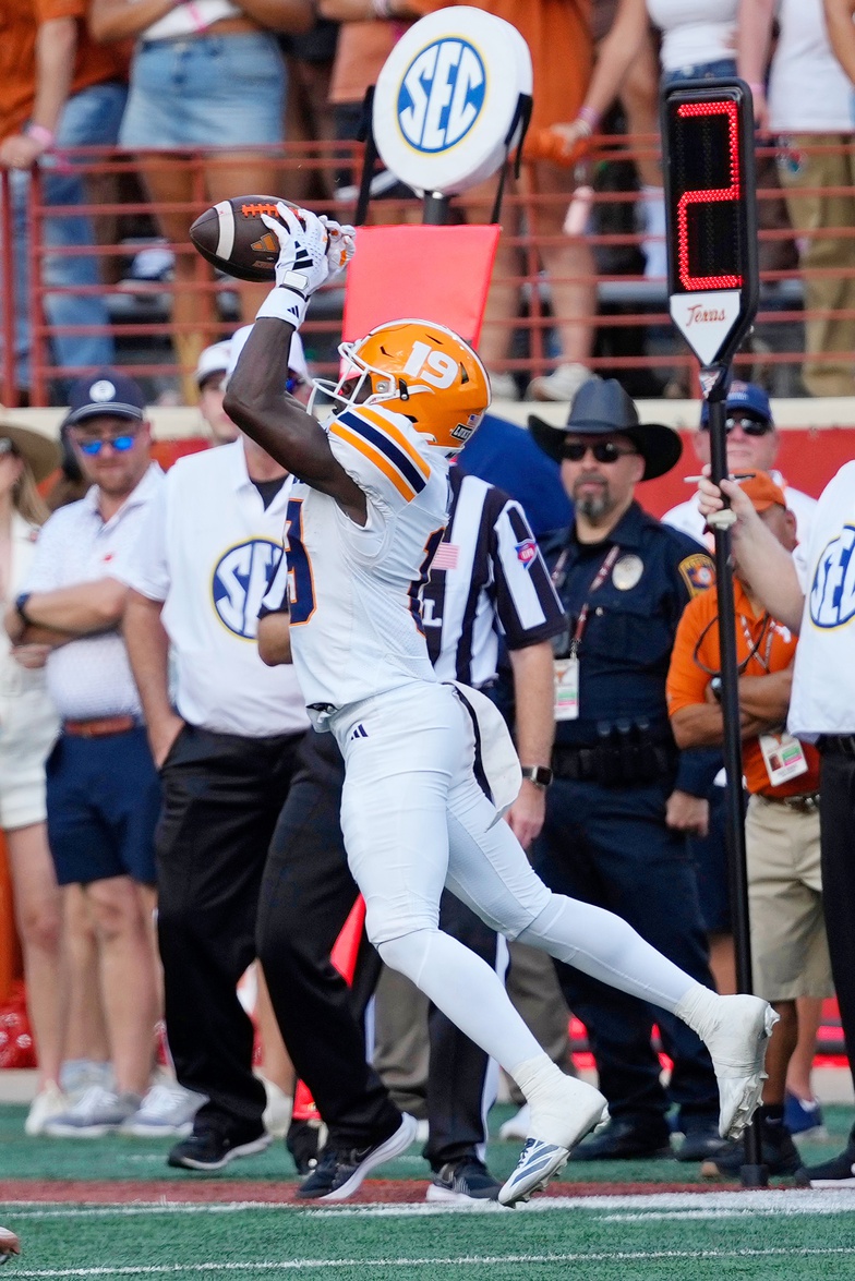 college football picks Eric Willis UTEP Miners predictions best bet odds