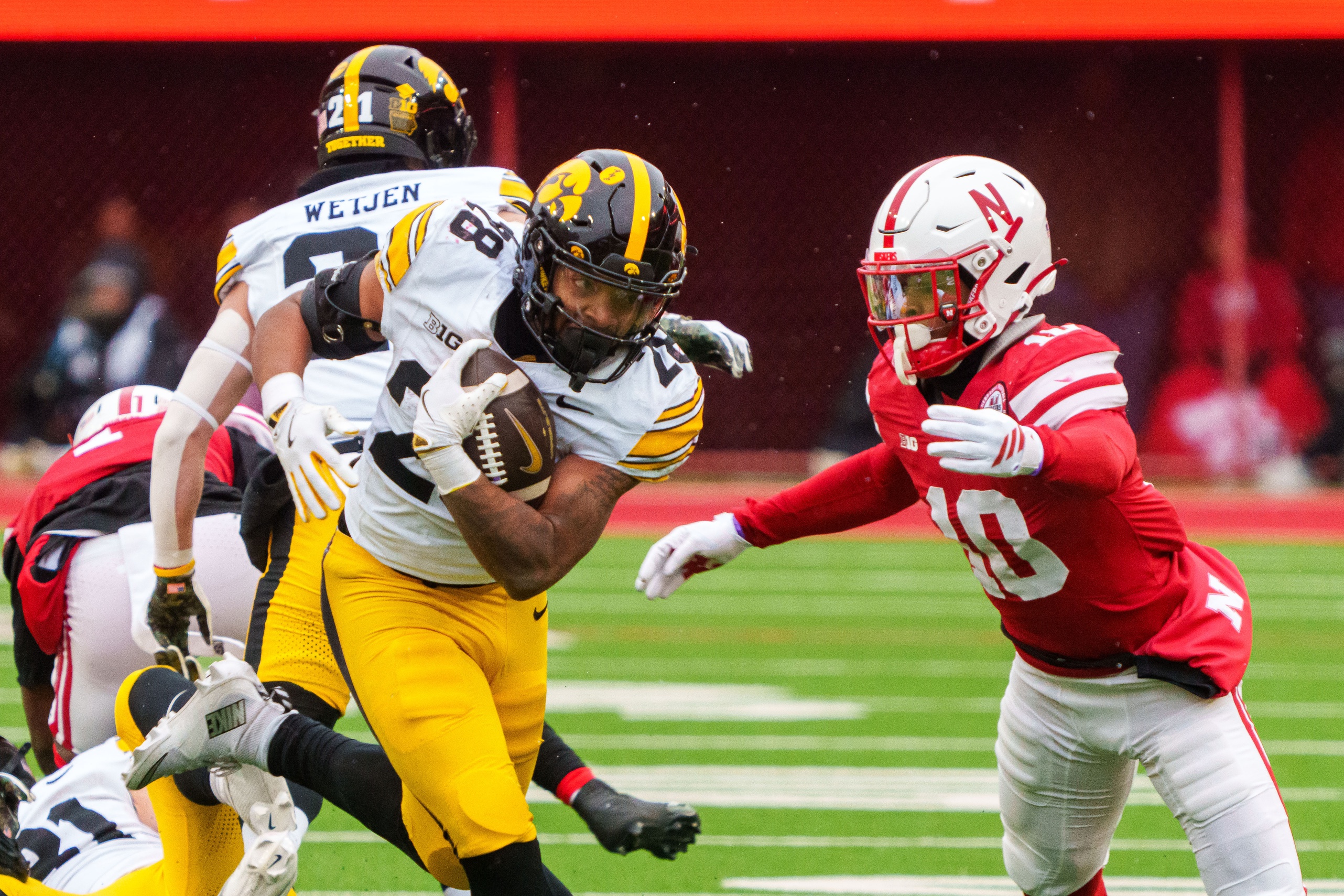 college football picks Kamari Moulton Iowa Hawkeyes predictions best bet odds