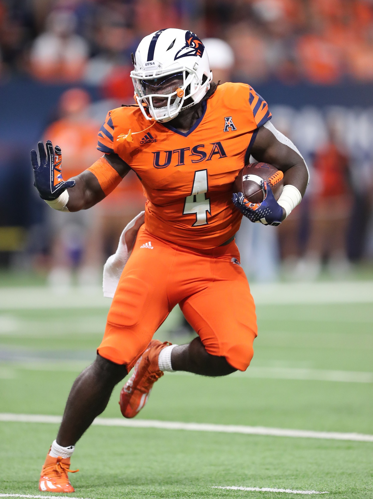college football picks Kevorian Barnes UTSA Roadrunners predictions best bet odds