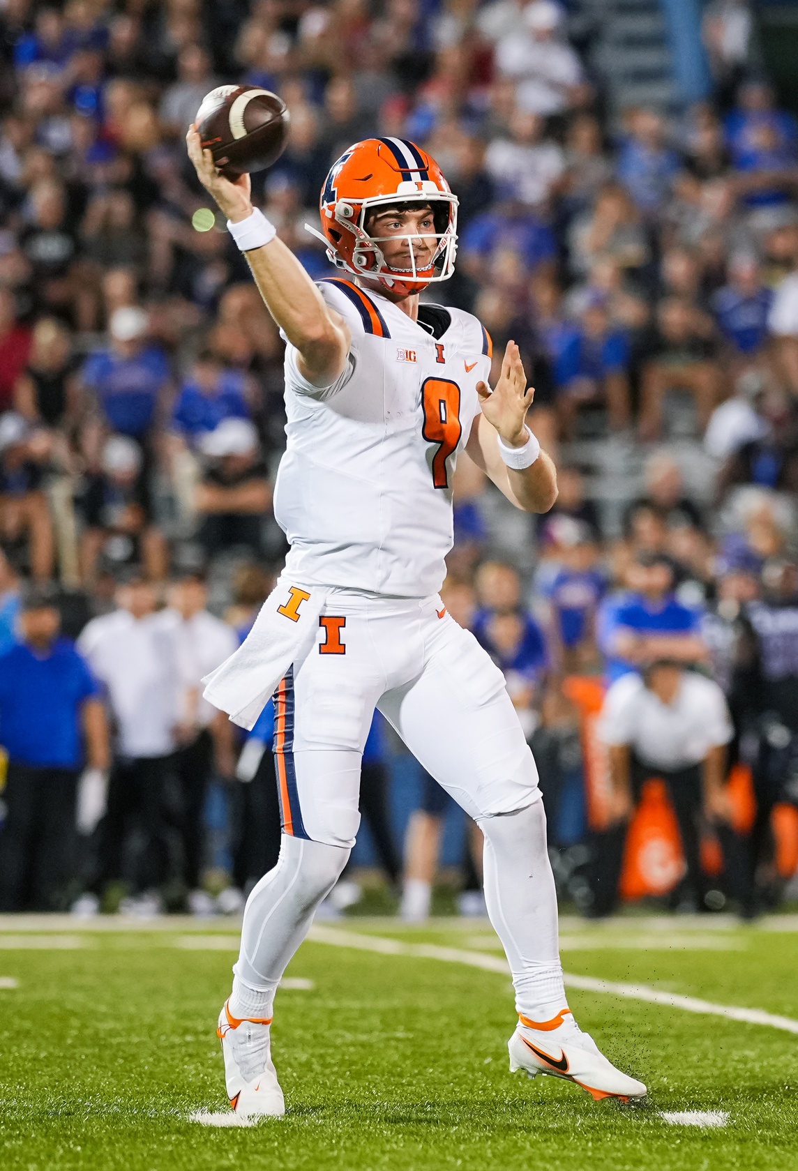 CHAMPAIGN, IL - SEPTEMBER 16: Illinois Fighting Illini Quarterback