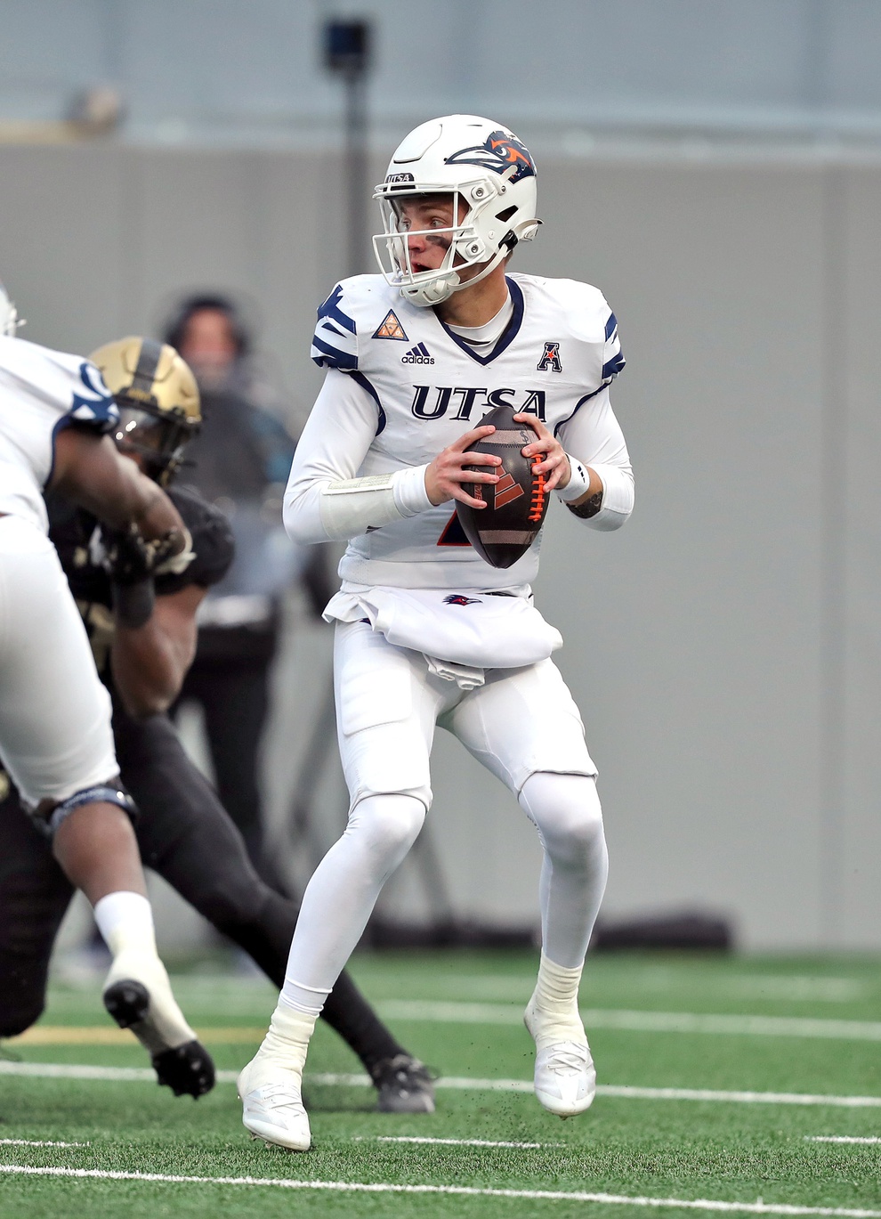 college football picks Owen McCown UTSA Roadrunners predictions best bet odds