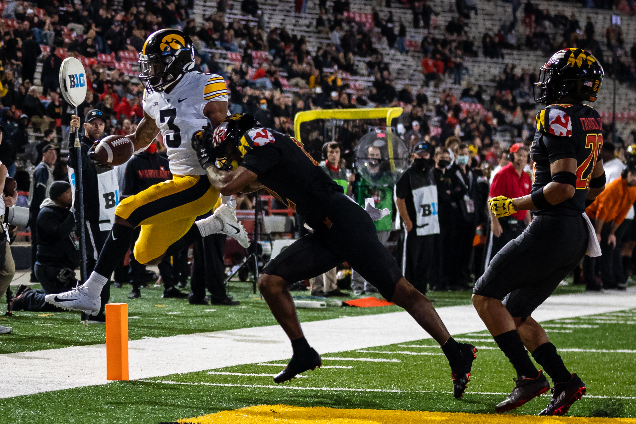college football picks Tyrone Tracy iowa hawkeyes predictions best bet odds