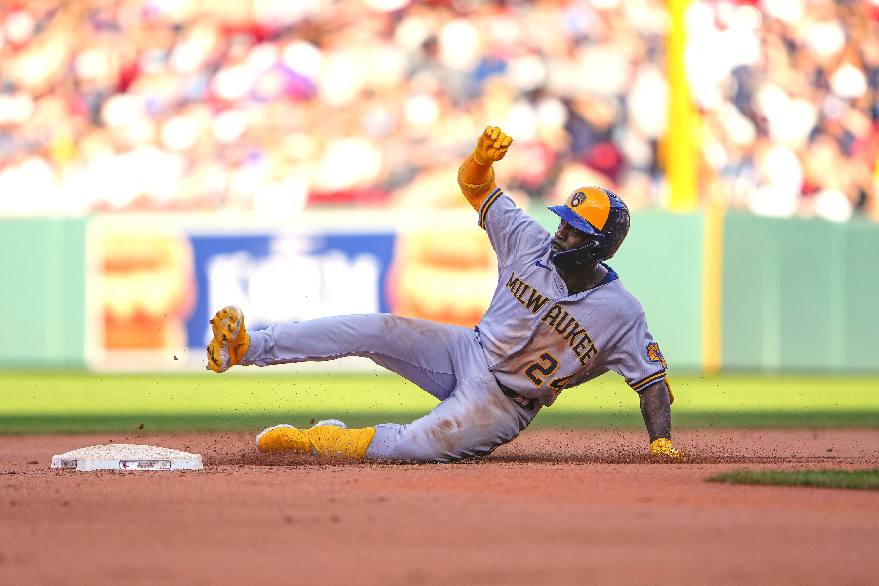 mlb picks Andrew McCutchen Milwaukee Brewers predictions best bet odds