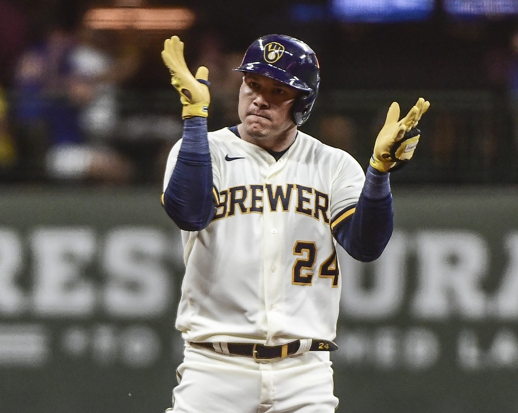 mlb picks Avisail Garcia milwaukee brewers predictions best bet odds