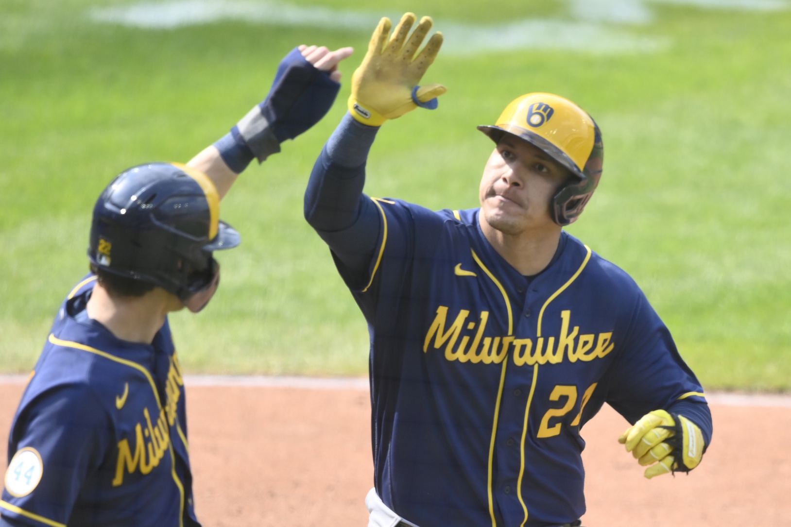 mlb picks Avisail Garcia milwaukee brewers predictions best bet odds