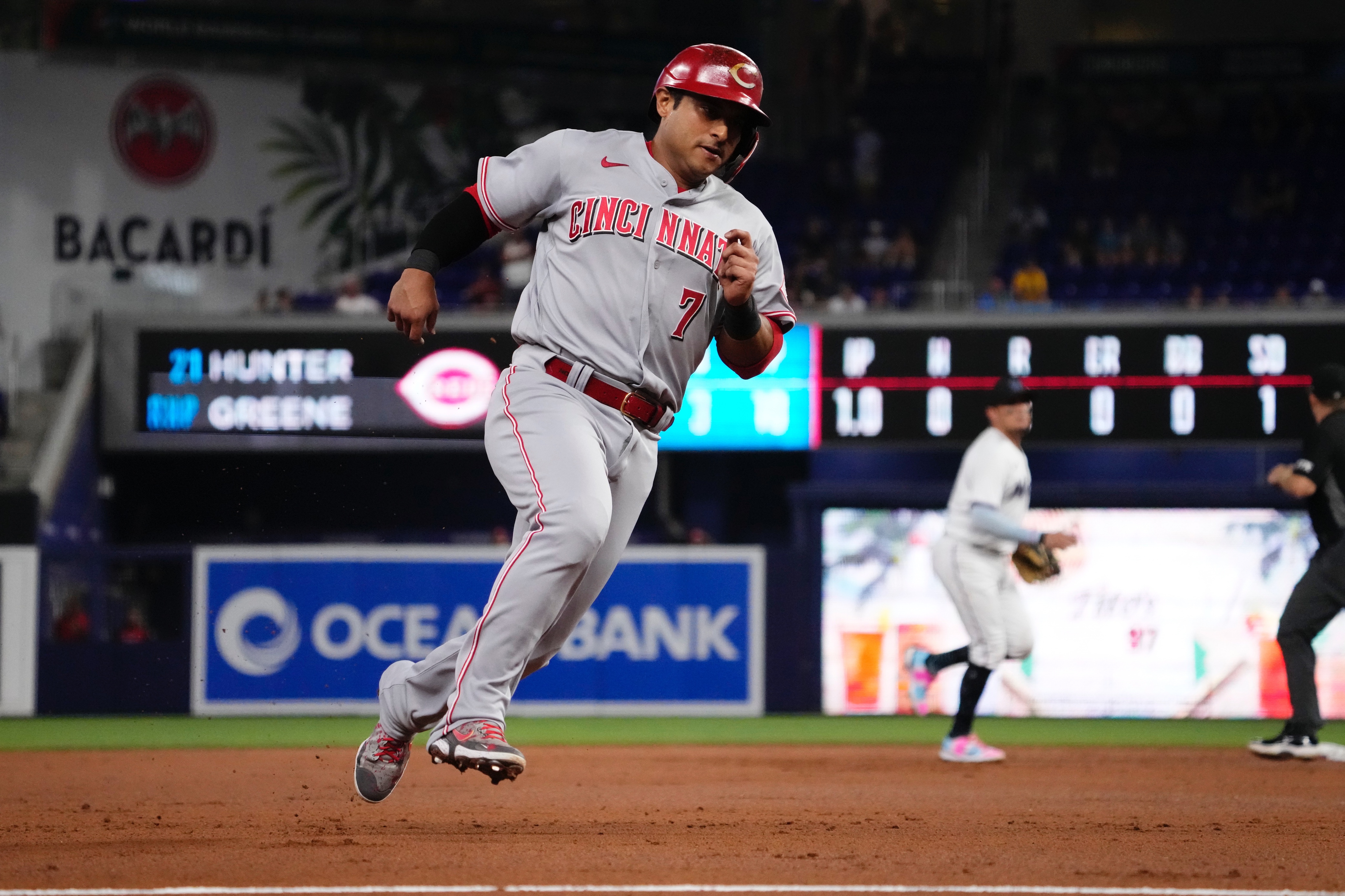 mlb picks Donovan Solano Cincinnati Reds predictions best bet odds