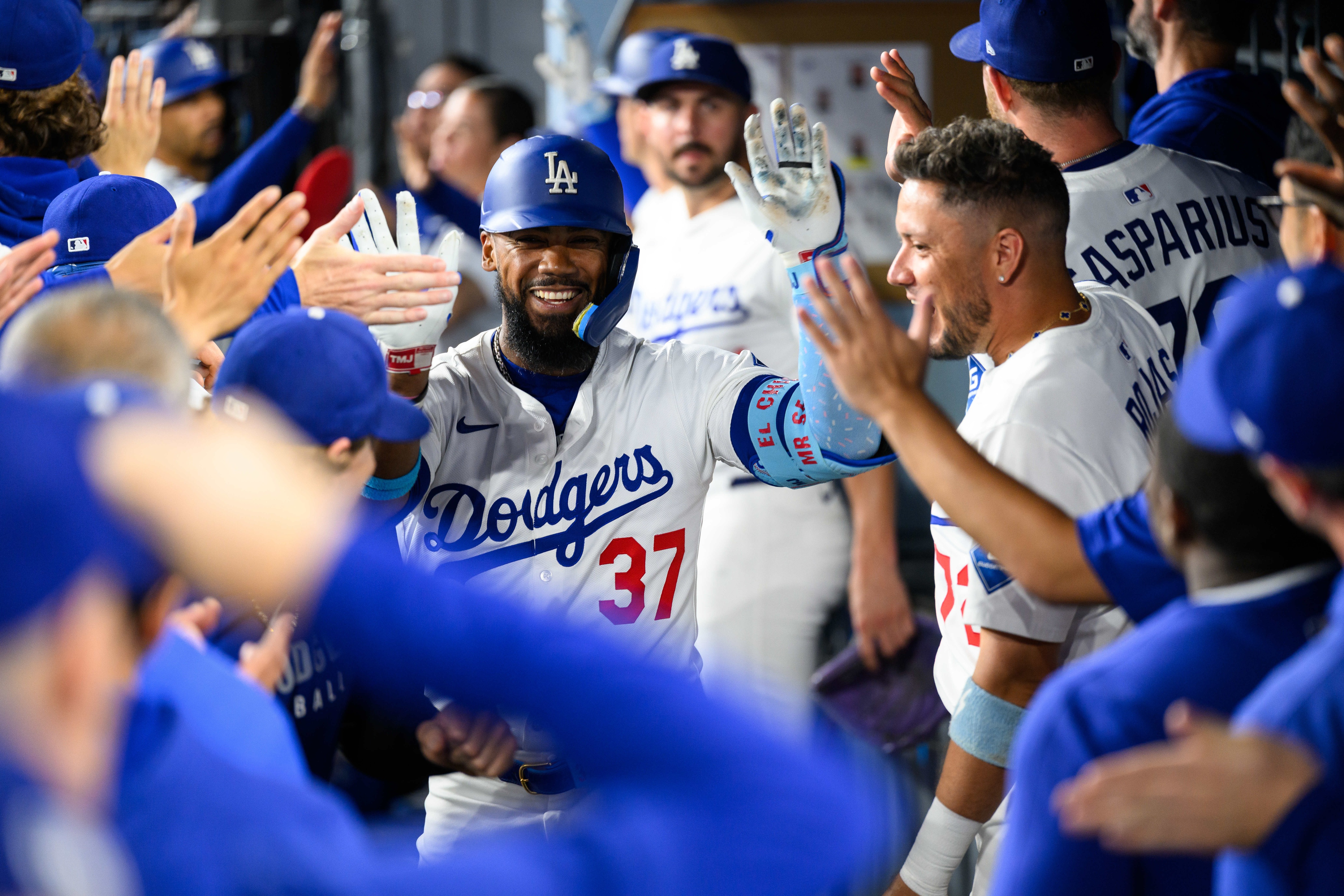 mlb picks Teoscar Hernandez Los Angeles Dodgers predictions best bet odds