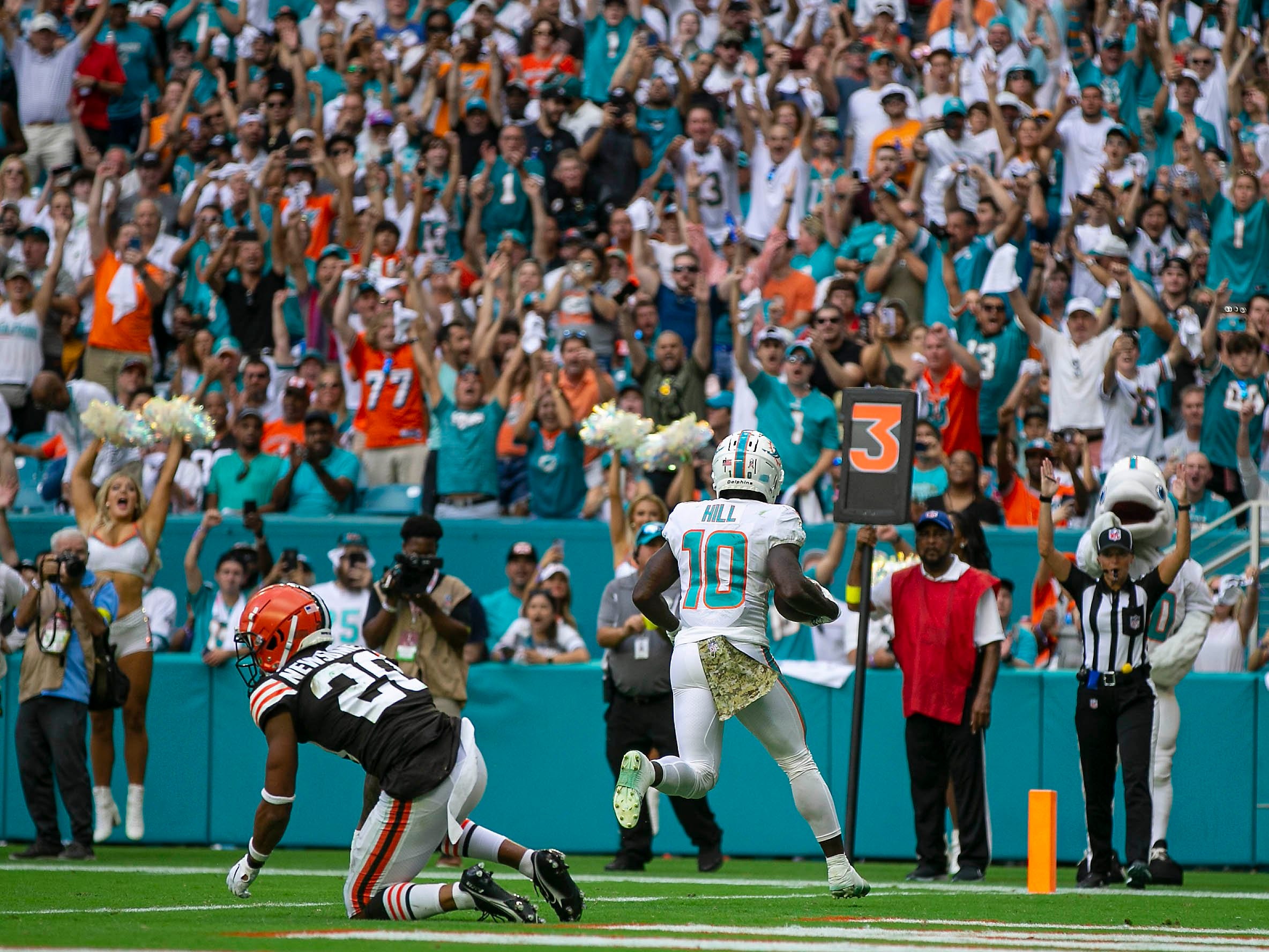 NFL survivor pool picks Week 12 Tyreek Hill Miami Dolphins