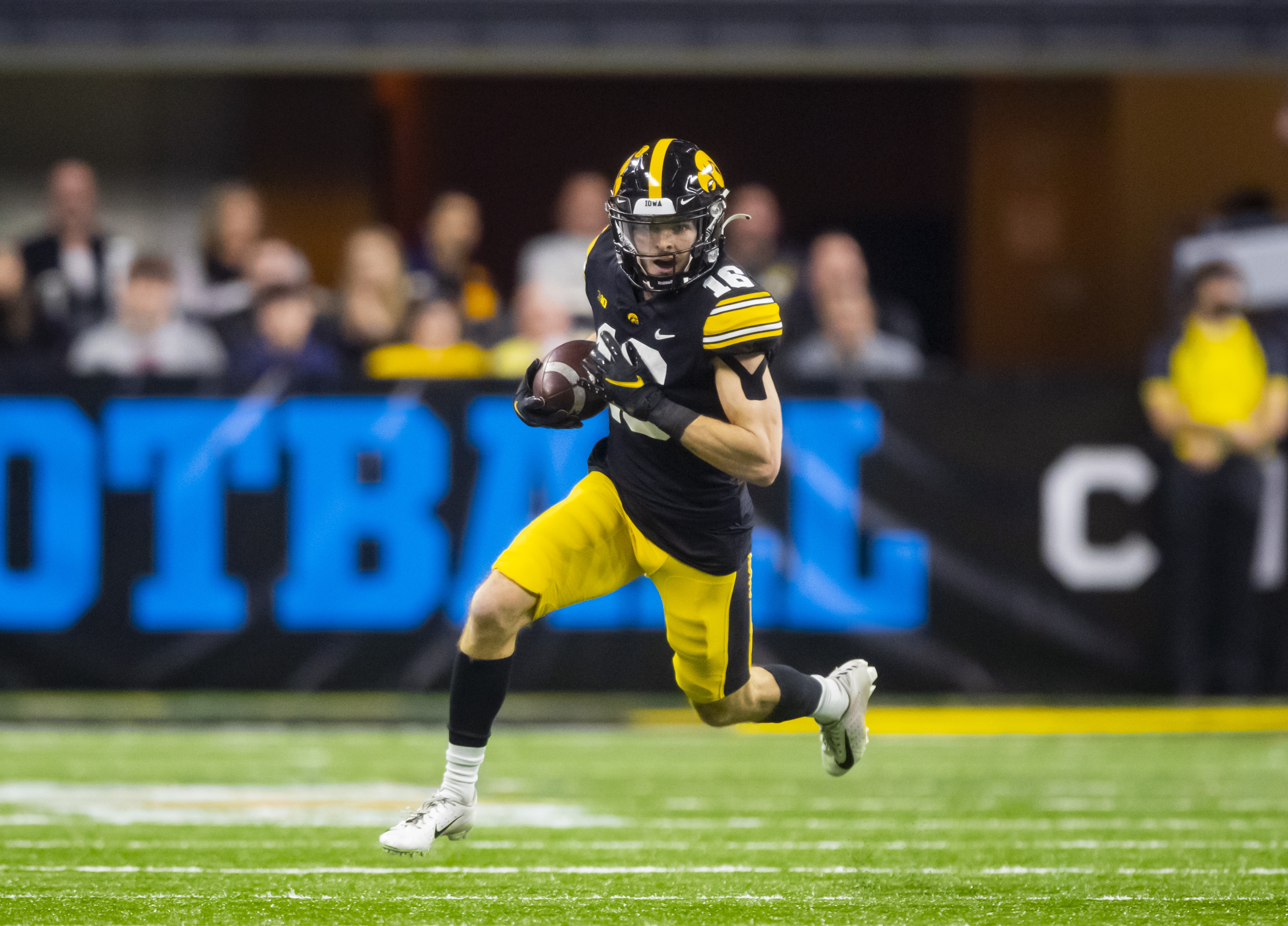 Picks and predictions for every bowl game Charlie Jones Iowa Hawkeyes