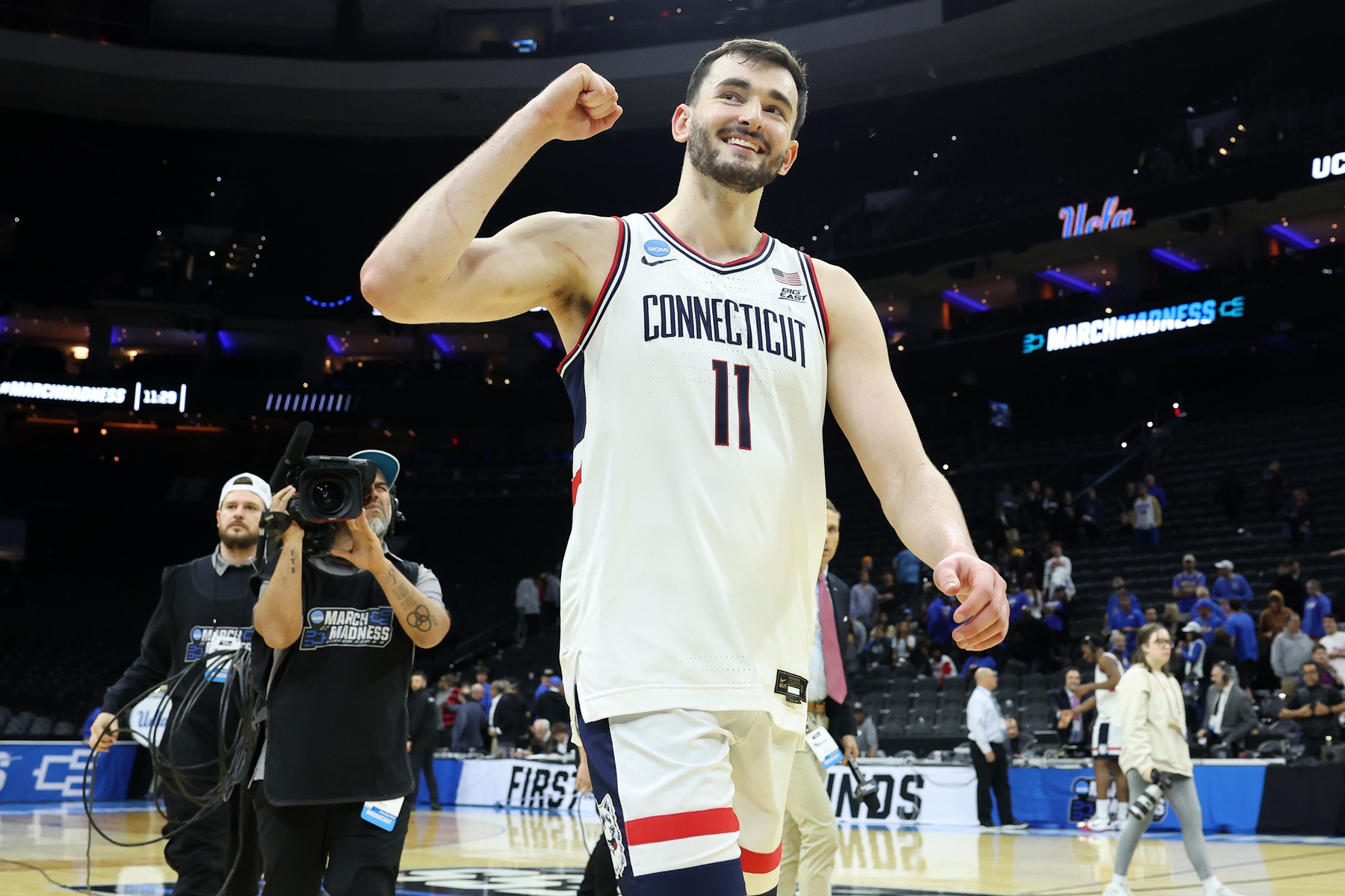 Sweet 16 best bets ATS Alex Karaban UConn Huskies