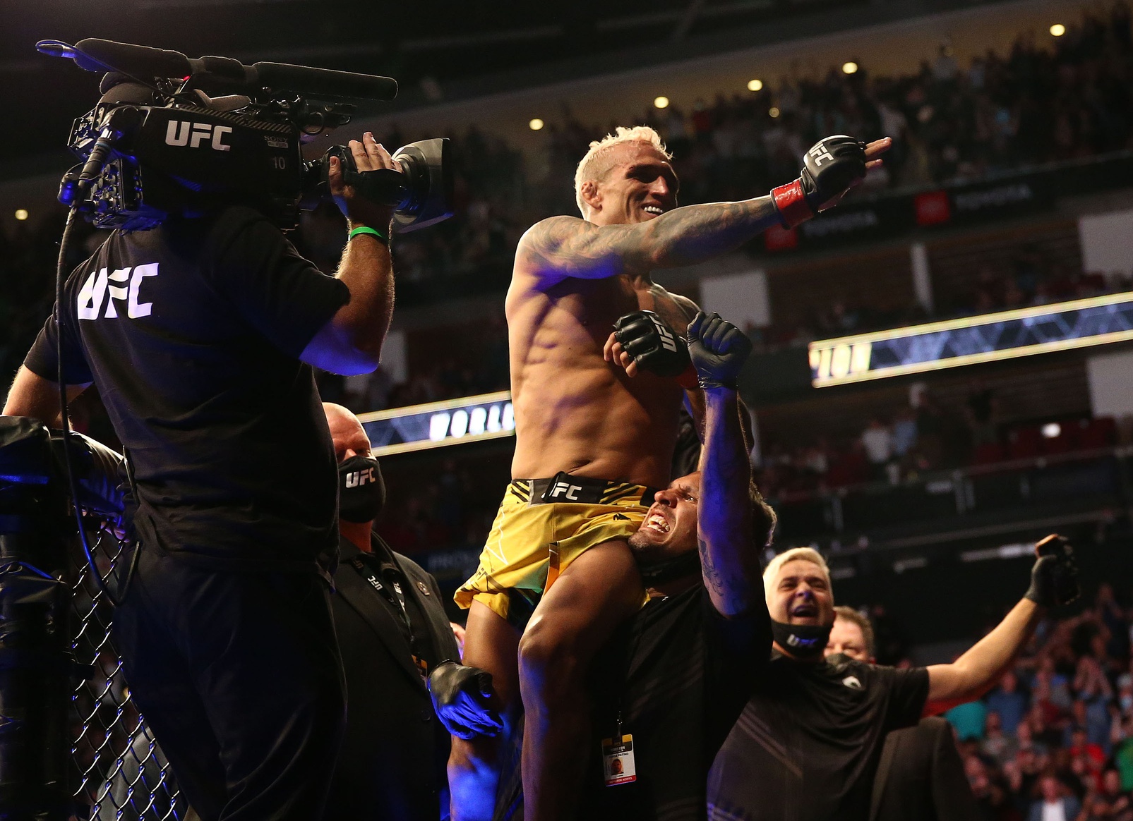 ufc picks Charles Oliveira predictions best bet odds