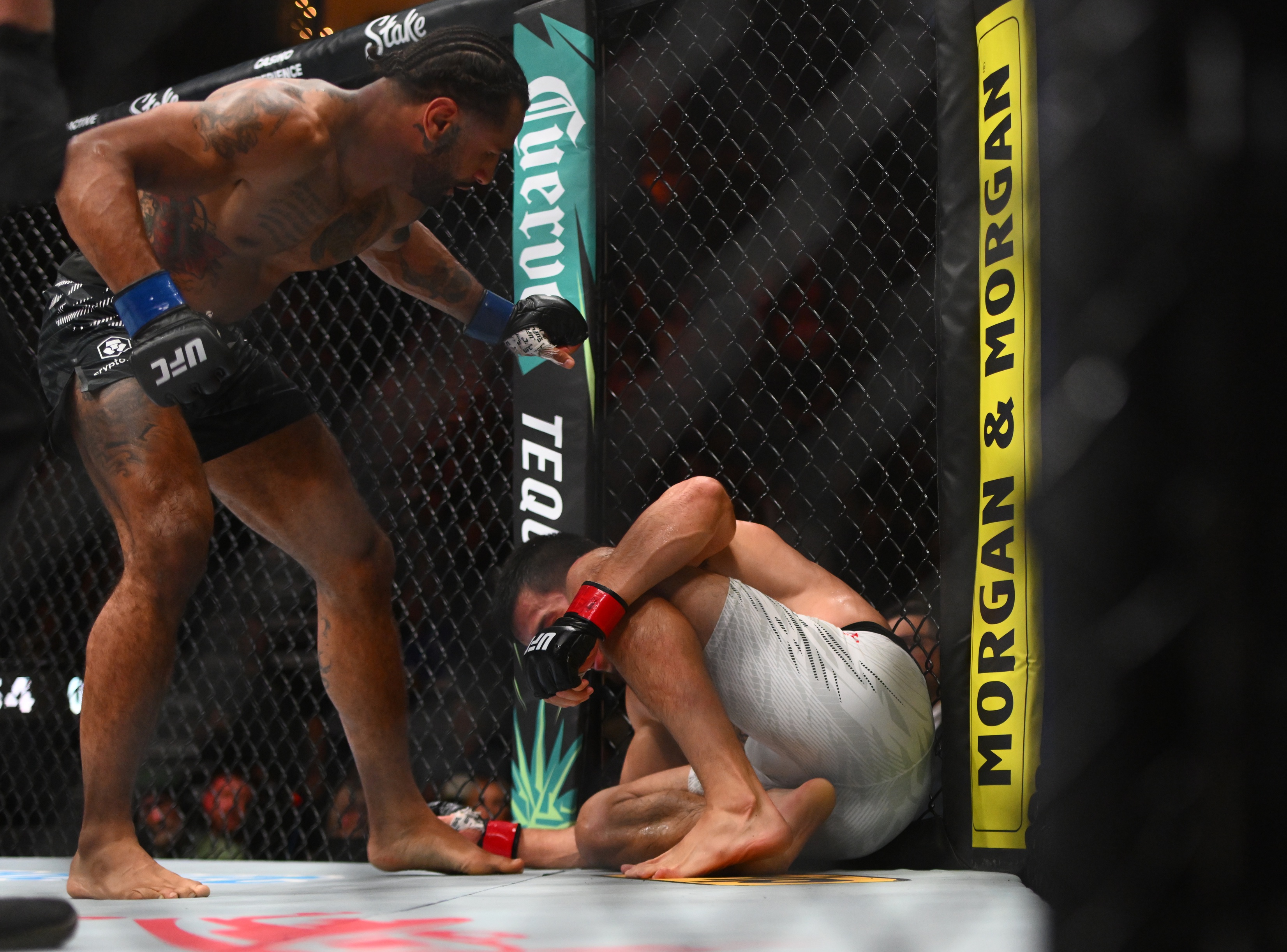 ufc picks Mike Davis predictions best bet odds