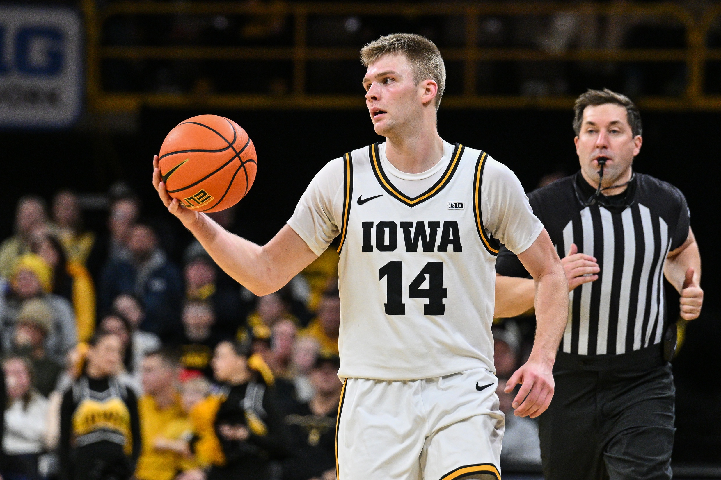 College basketball hot and cold ats and over under Bennett Stirtz Iowa Hawkeyes