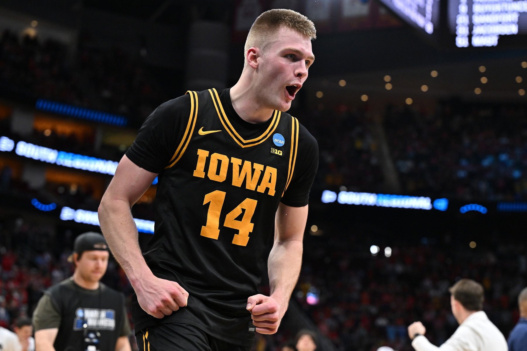 college basketball picks Bennett Stirtz Iowa Hawkeyes predictions best bet odds