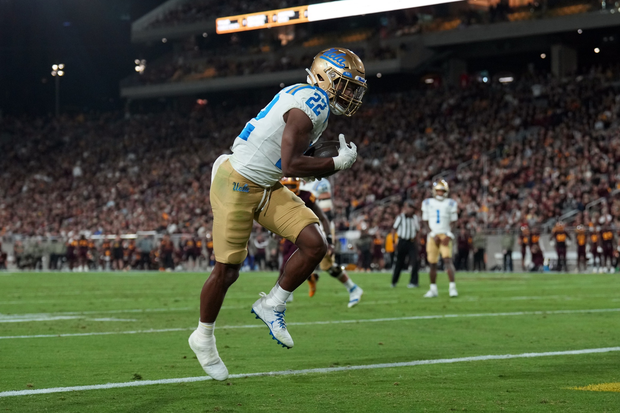 college football picks Keegan Jones UCLA Bruins predictions best bet odds