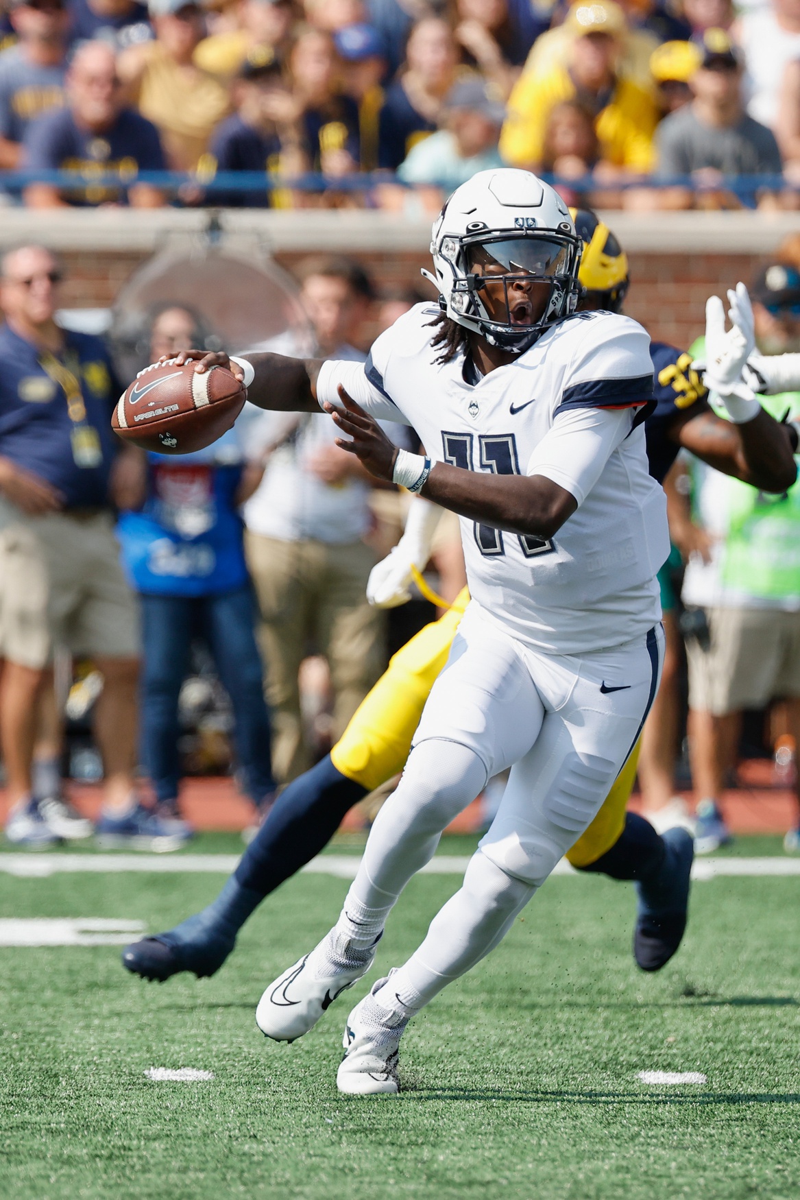 college football picks Zion Turner connecticut huskies predictions best bet odds