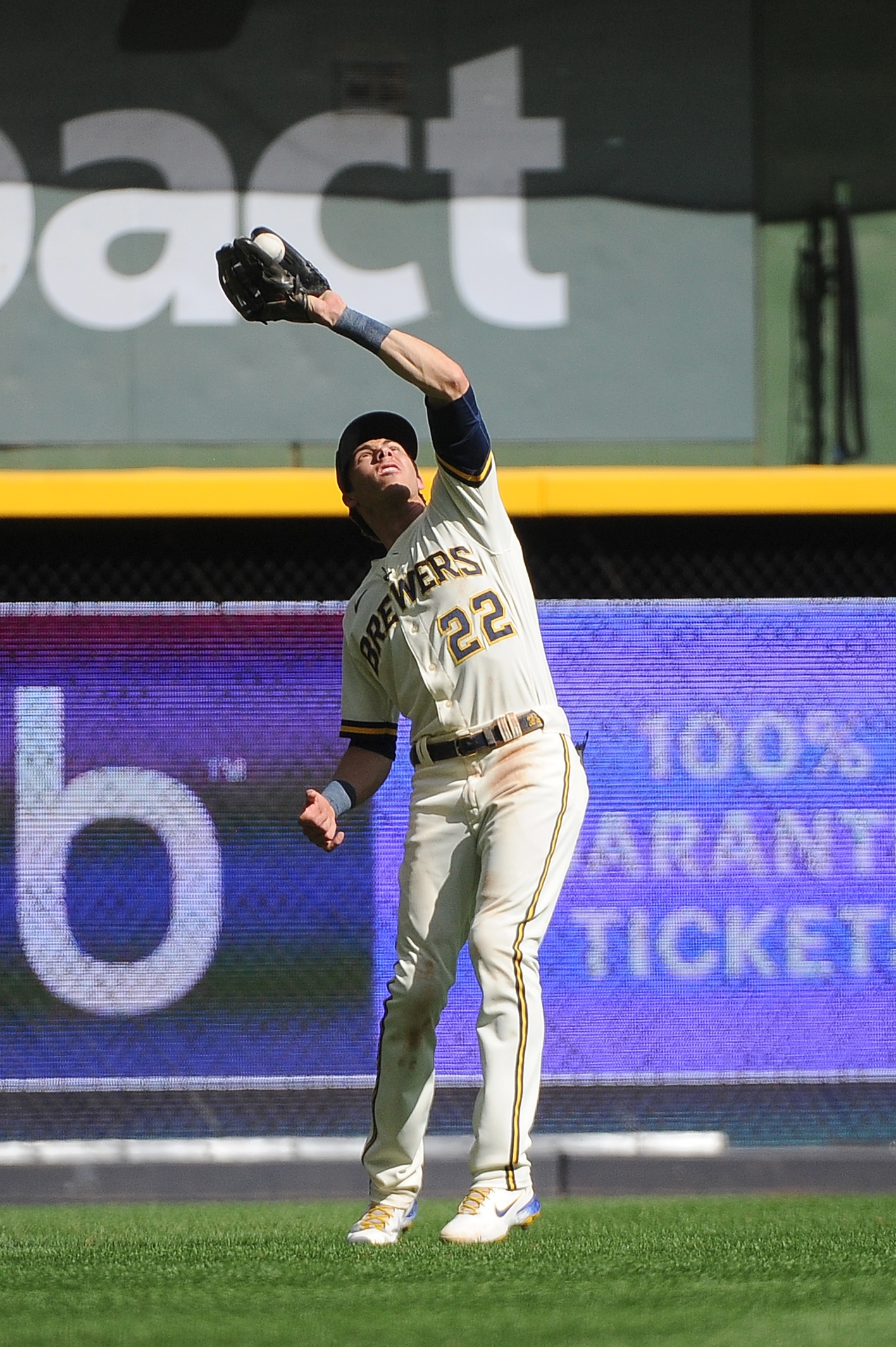 mlb picks Christian Yelich Milwaukee Brewers predictions best bet odds