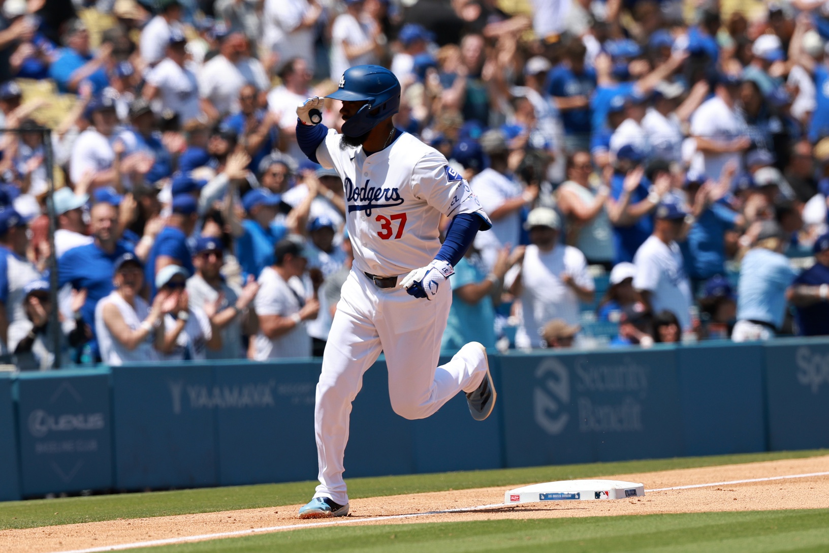 MLB Picks featuring Teoscar Hernandez for Los Angeles Dodgers predictions and betting odds