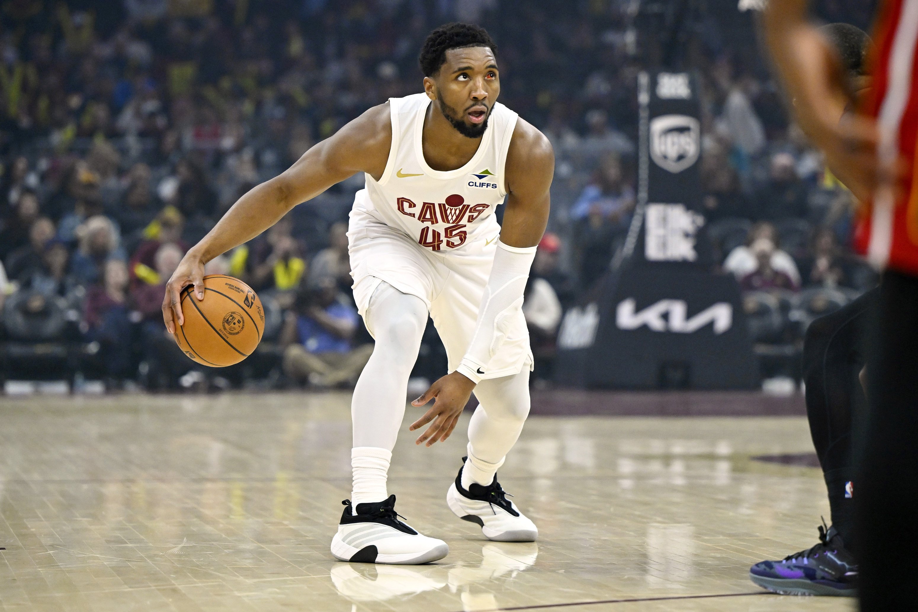 NBA betting Atlanta Hawks season long handicapping vs Cleveland Cavaliers Donovan Mitchell