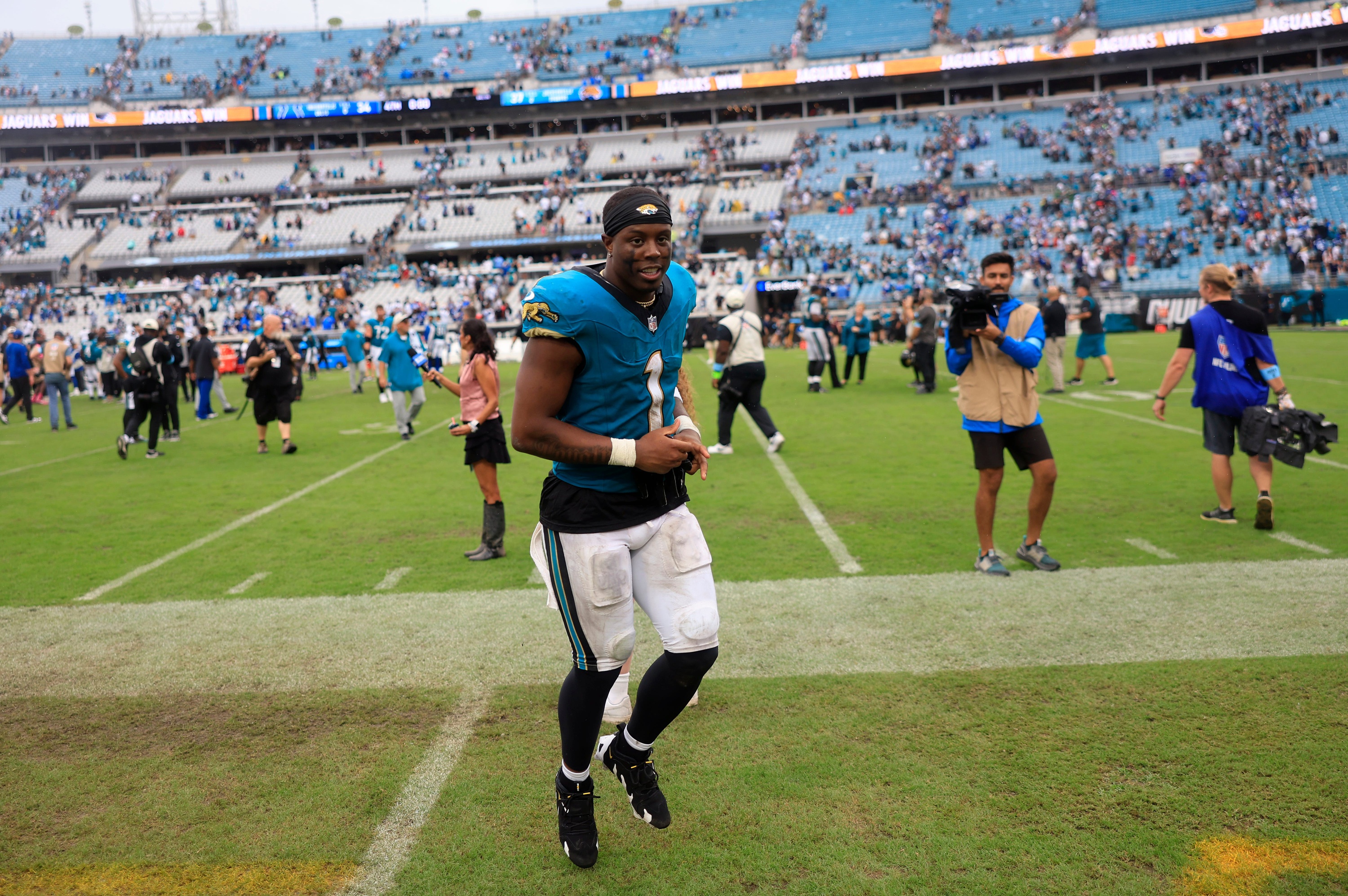 NFL predictions and best bets featuring Travis Etienne of Jacksonville Jaguars